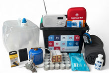 Last inn bildet i Galleri-visningsprogrammet, Beredskapskasse med mat, vann og utstyr for egenberedskap.